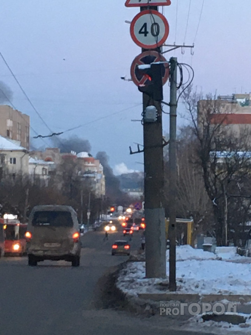 «Пламя и дым видны издалека»: в Кирове горит генераторная будка