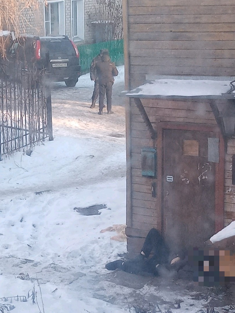 В Кирове во дворе на улице Московской нашли тело мужчины