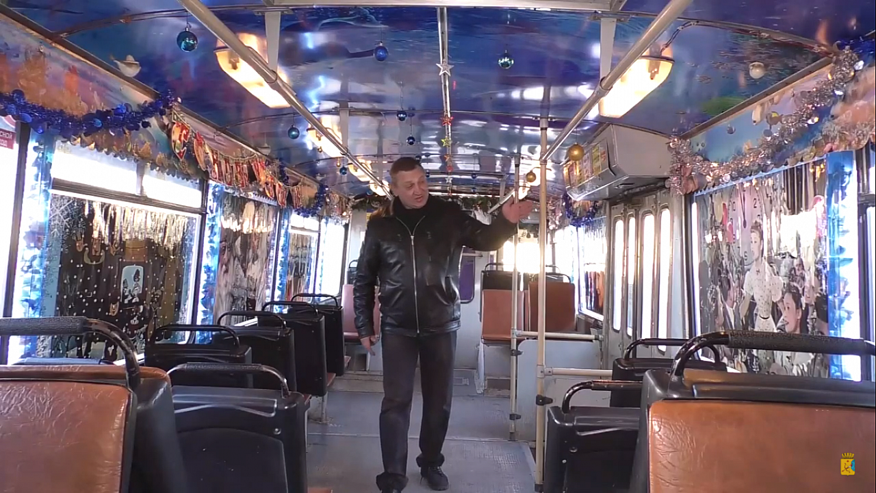 В Кирове водитель троллейбуса создал новогоднюю сказку для пассажиров