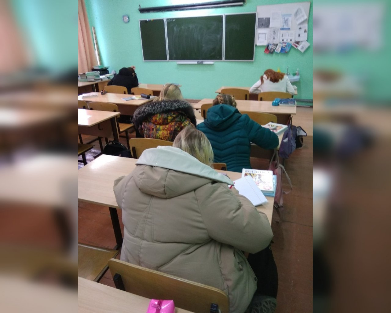Дети учились в куртках: в школе №65 восстанавливают температурный режим