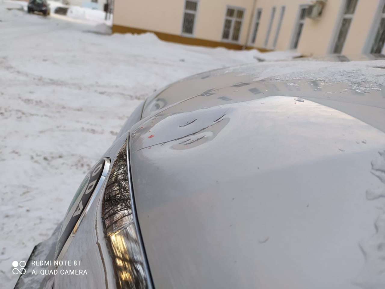 В Кирове мужчина во дворе ножом изрезал Toyota Land Cruiser и Škoda Yeti