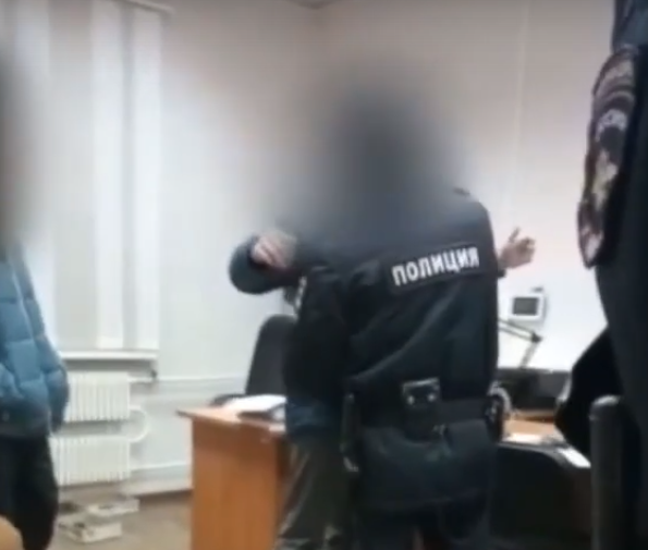 "Опять задержали": суд отменил оправдательный приговор бывшему  полицейскому из Омутнинска