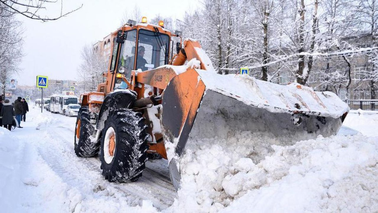 В Кирове задействуют дополнительную технику, чтобы убрать снег