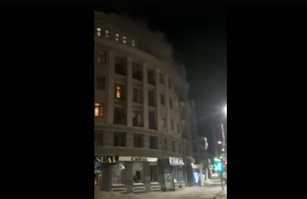 Вечером в центре Кирова произошел пожар: жильцов выводили в масках