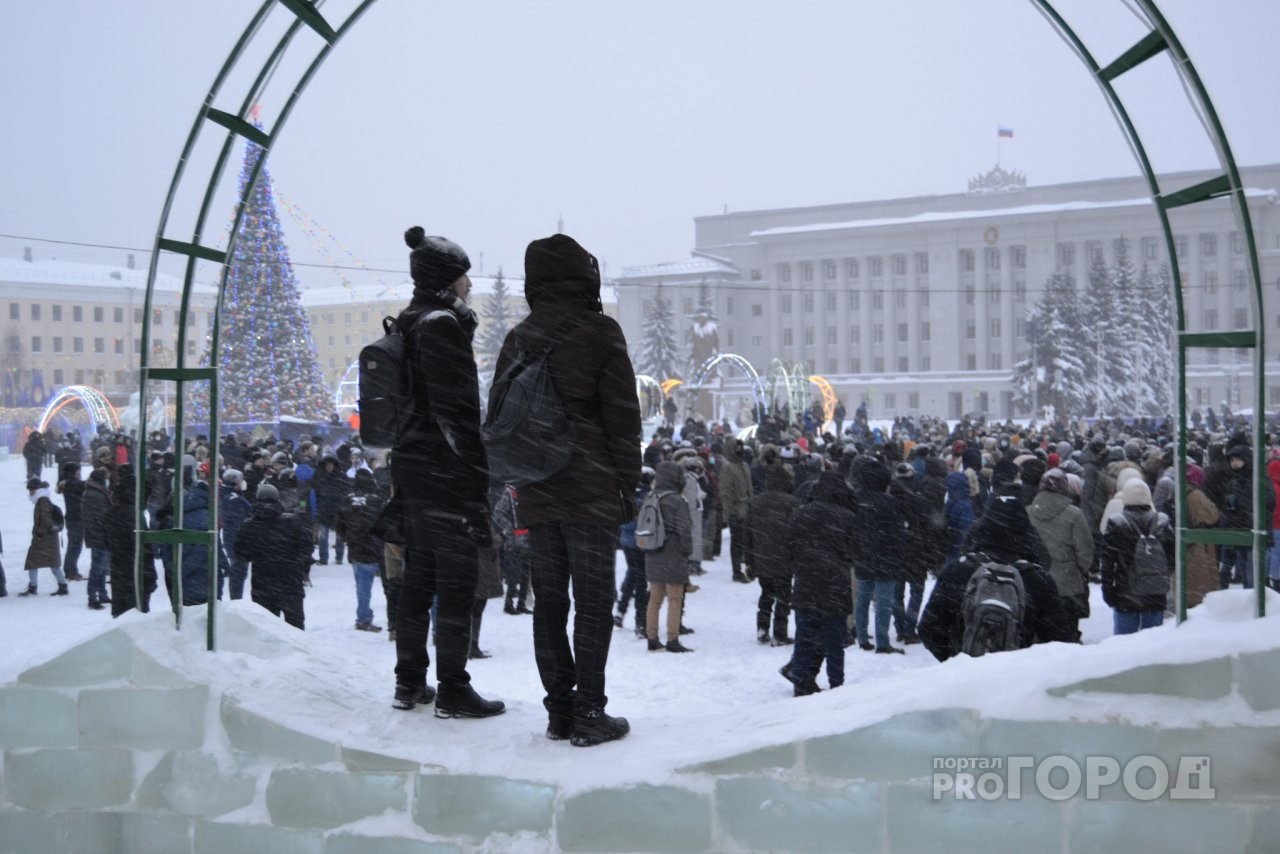 Фоторепортаж: как проходила "прогулка" кировчан к зданию правительства 23 января