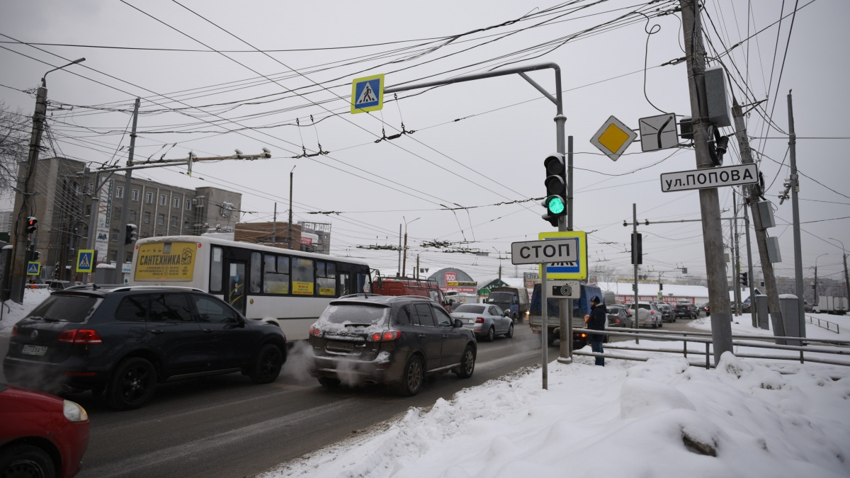В администрации Кирова рассказали, почему город встал в километровых пробках 26 января