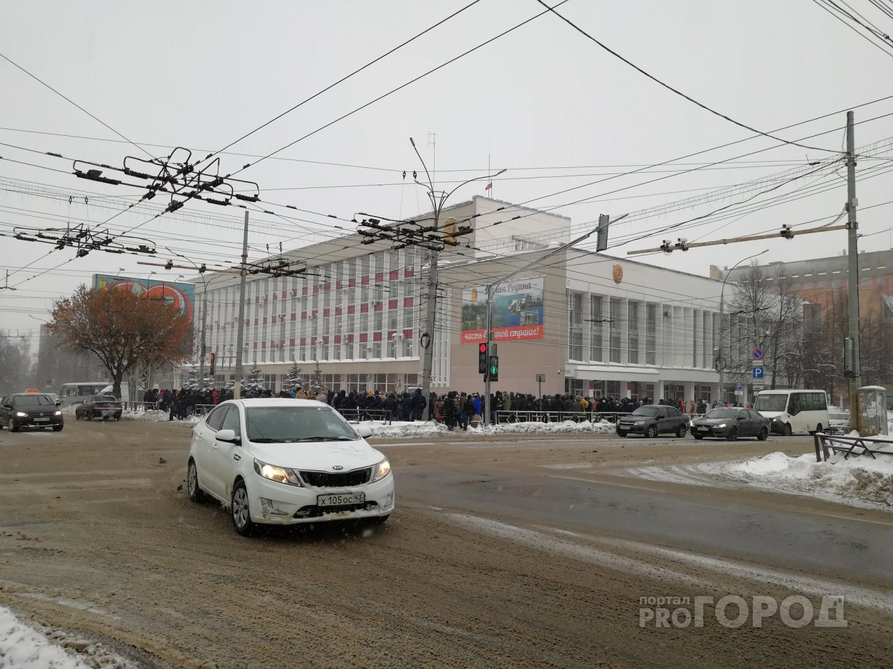 Что обсуждают в Кирове: пикет у администрации и выигравший в лотерее горожанин