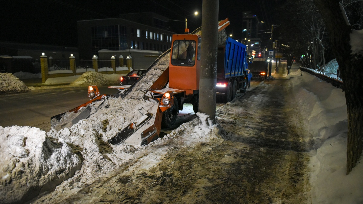 Известно, какие улицы Кирова очистят от снега до конца недели