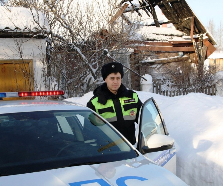 В Кировской области полицейский спас пенсионеров на пожаре