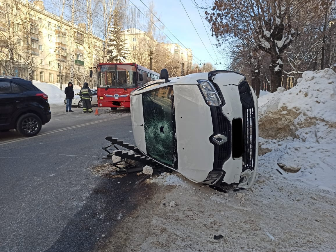 Что обсуждают в Кирове: авария в центре города и возможность отмены масочного режима