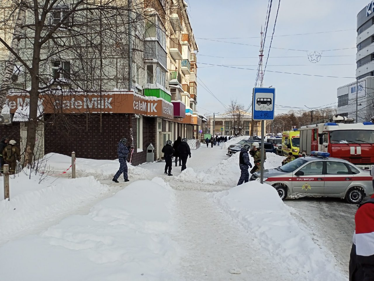 Гостей эвакуировали: в центре Кирова произошел пожар в кафе
