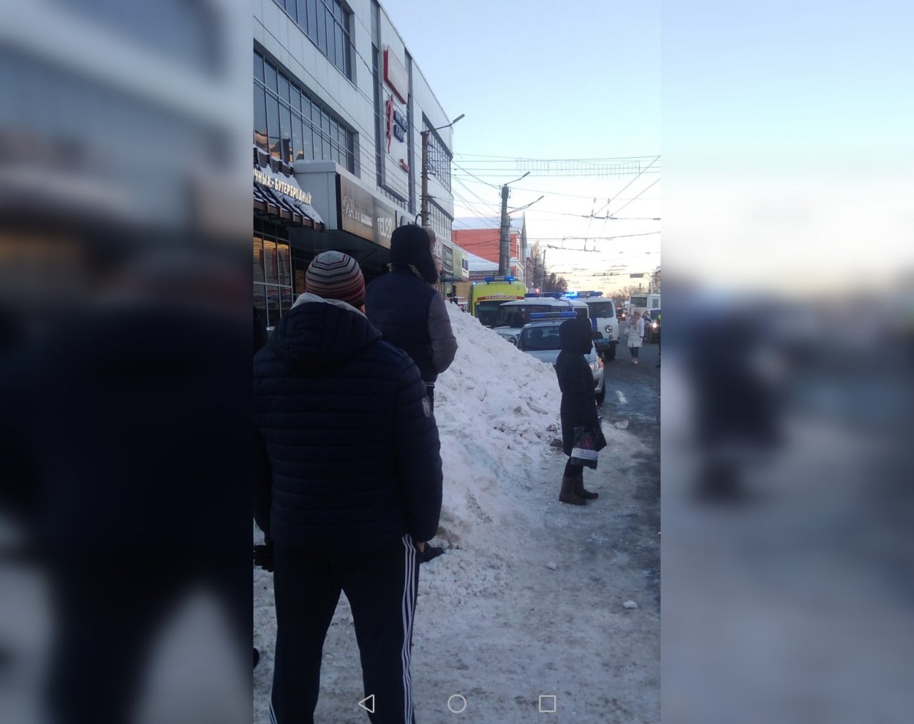 В Кирове в полицию поступило 2 сообщения о взрывных устройствах с разницей в полчаса