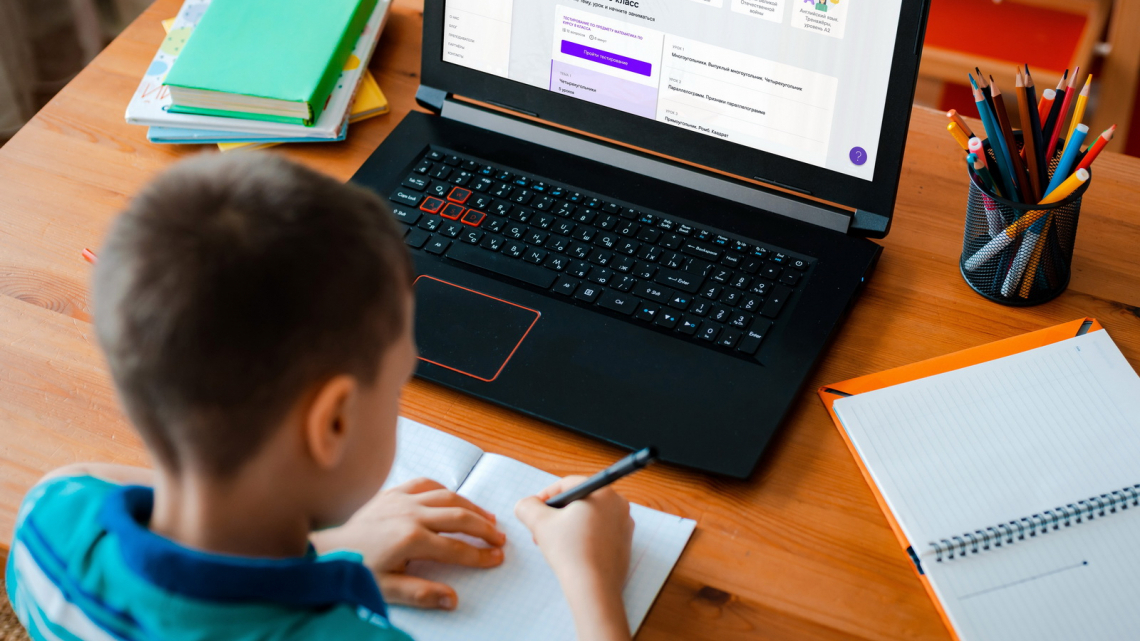 «Лицей» дарит месяц подписки на все образовательные и развивающие курсы