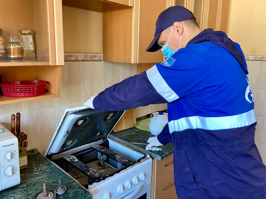 Какой цвет пламени на плите должен насторожить: правила использования газа