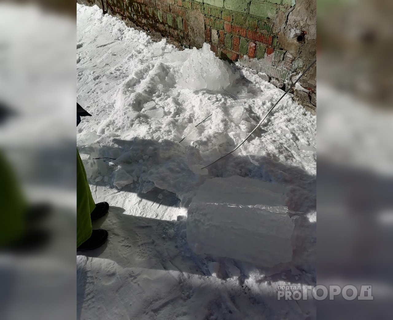 Следователи начали проверку после падения льда на ребенка в Кирово-Чепецке