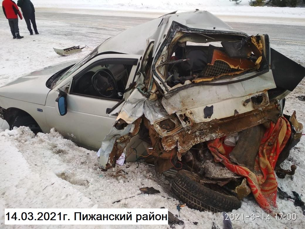В Кировской области в ДТП с грузовиком пострадали 2-летняя девочка и двое взрослых