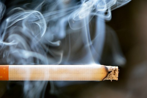 В Кировской области мужчину доставили в больницу с серьезными ожогами от сигареты