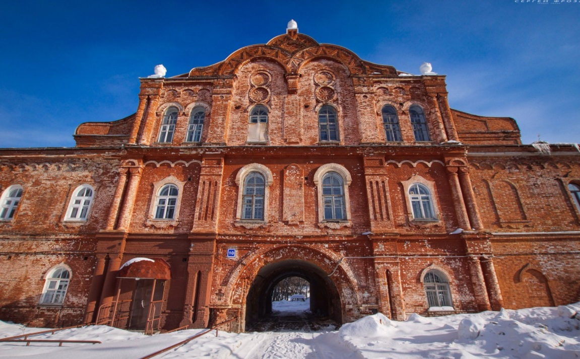 Администрация Кирова расселит несколько домов, чтобы отдать Вятской епархии