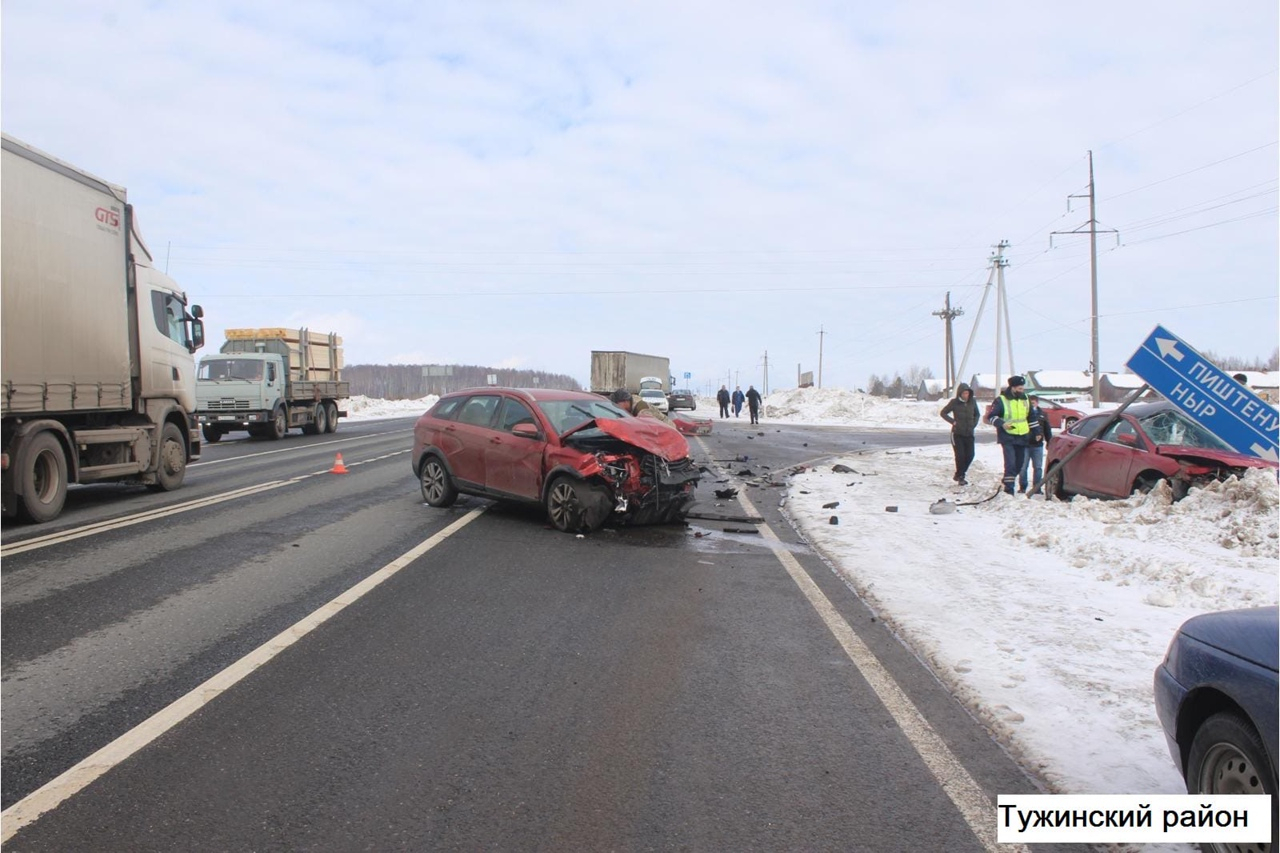 В ДТП на трассе "Вятка" погиб водитель иномарки: еще двое получили травмы
