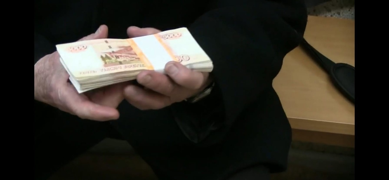 В Кирове мошенники обманули пенсионера на 1 млн, но деньги удалось сохранить