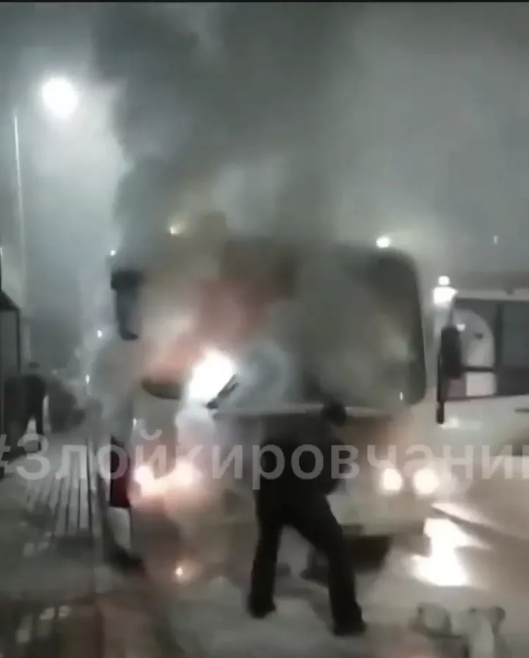 Фото к статье: Перевозчик рассказал о причинах пожара в автобусе в Кирове