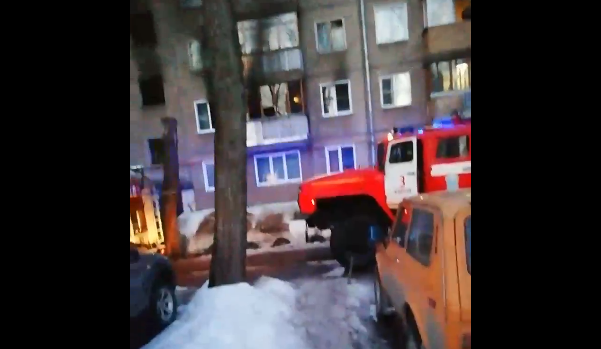 В Кирове короткое замыкание в холодильнике привело к пожару и эвакуации