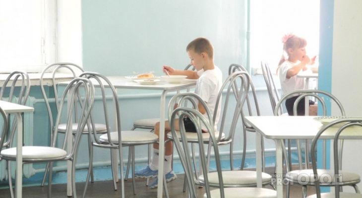 "Больше не могла смотреть, как детей кормят отходами!": автор видео о мытье котлет в школе № 59