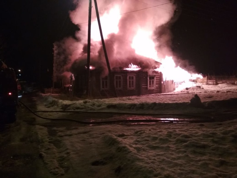 В Кировской области при пожаре в жилом доме погибли 2 человека