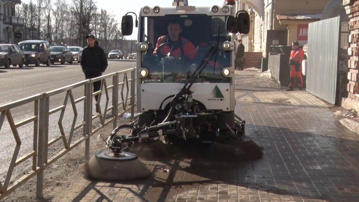 При уборке улиц в Кирове будут использовать пылесос