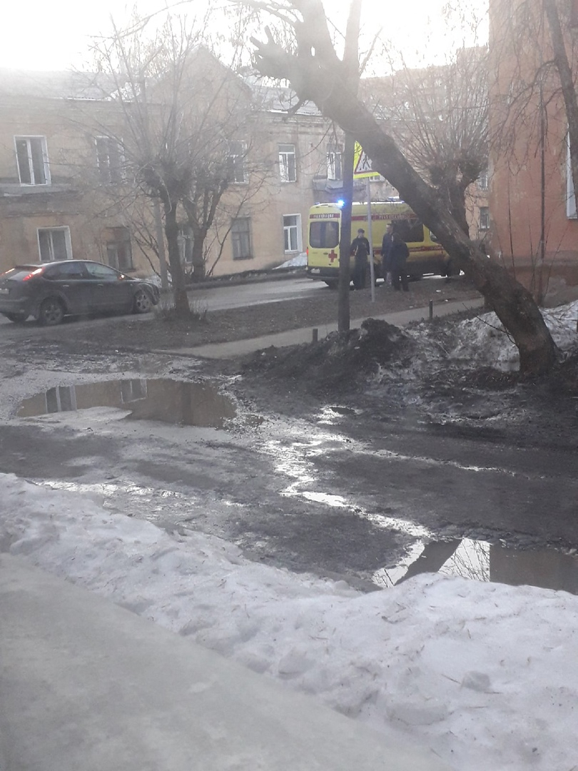 Мальчик сильно ударился, была лужа крови: очевидцы о ДТП на улице Шинников