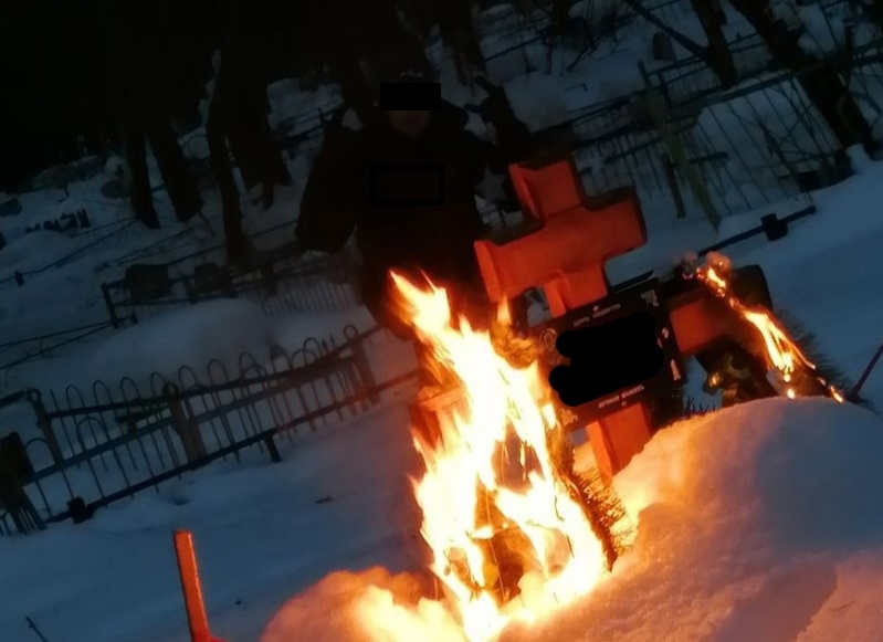 В Кировской области нашли вандалов, поджигающих кладбища ради фотографий
