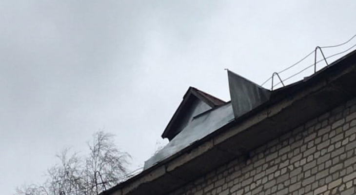 Кировская УК починила протекающую крышу после вмешательства прокуратуры