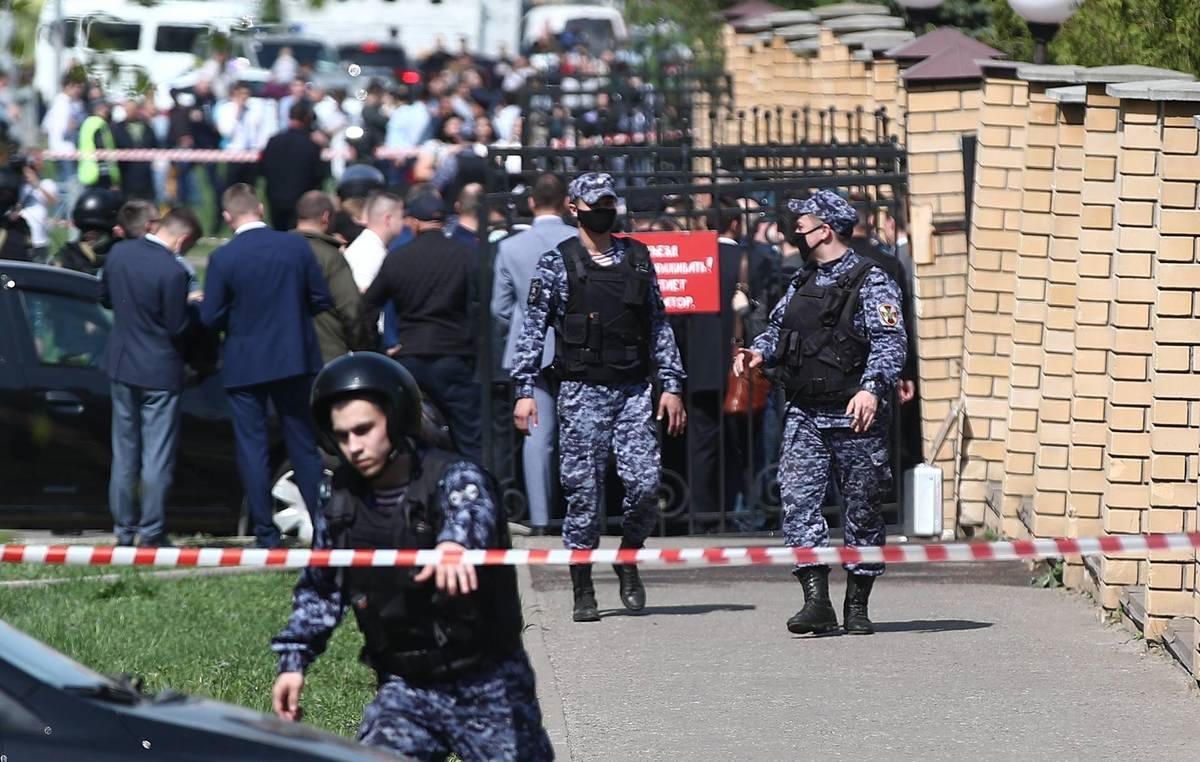 После стрельбы в Казани в кировских школах усилят меры безопасности