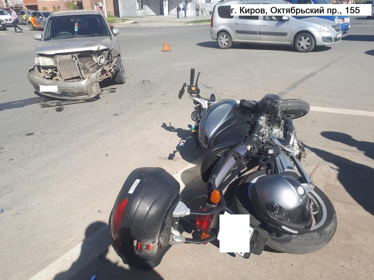 В Кирове столкнулись Mazda и мотоцикл BMW: есть пострадавший