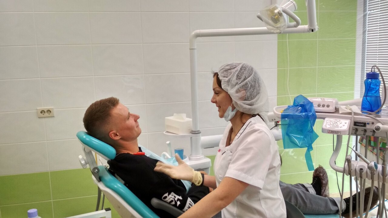 Когда необходимо устанавливать зубные коронки?