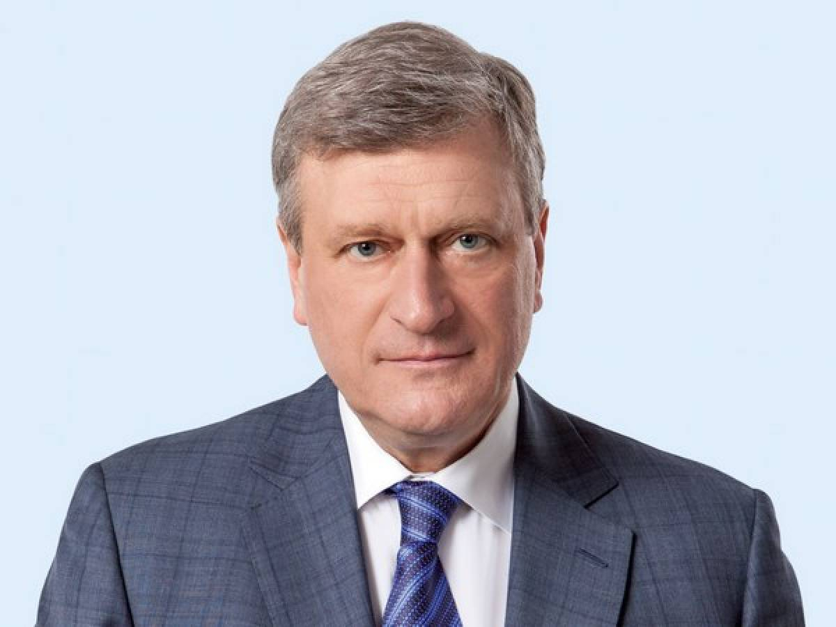 Губернатор Игорь Васильев поздравил кировчан с присвоением звания «Город трудовой славы»