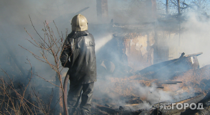 В Кирове очевидцы сняли на видео серьезное возгорание в здании