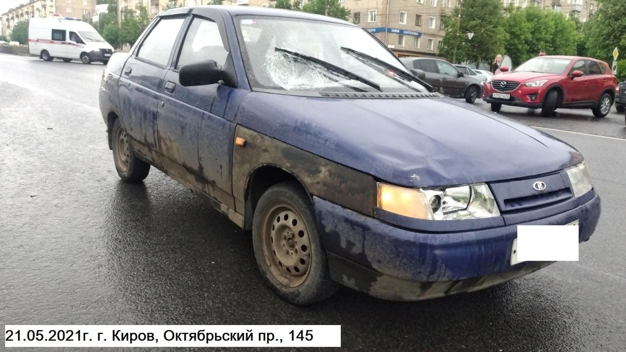 В центре Кирова 18-летний водитель сбил 2 девушек