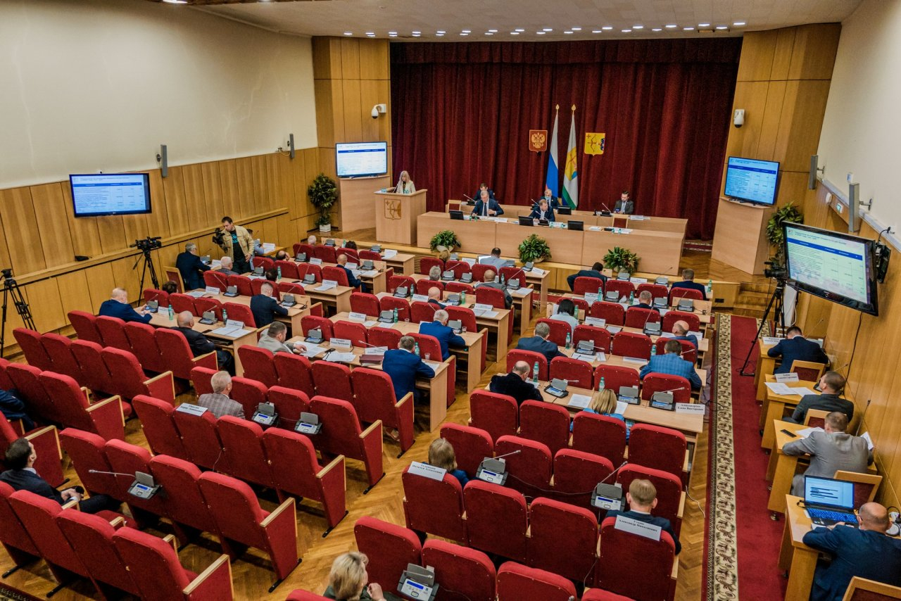 Депутаты кировского Заксобрания расширили меры жилищной поддержки для детей-сирот