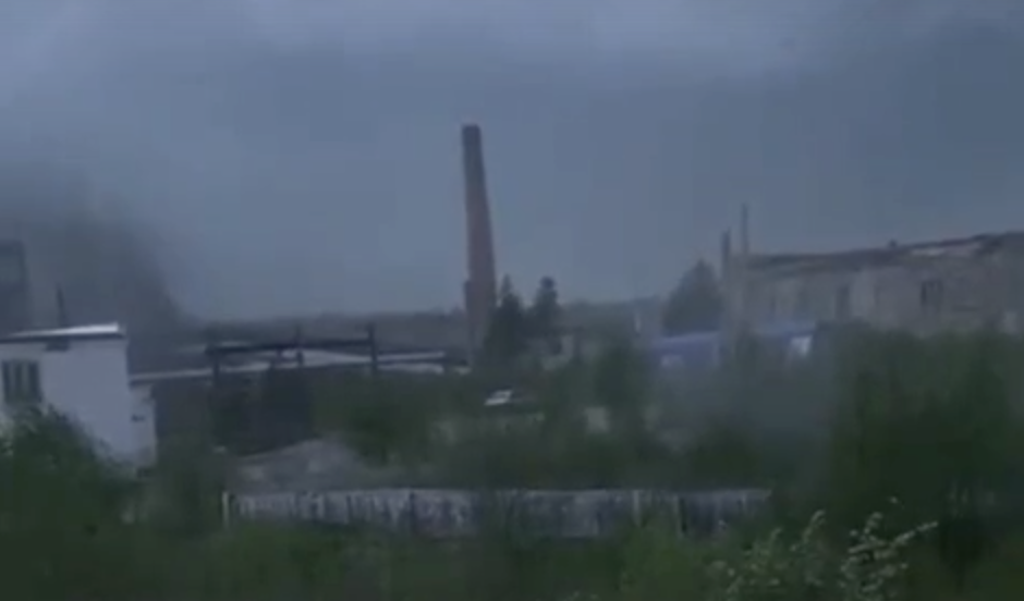 Что обсуждают в Кирове: метеопредупреждение и крыша, сорванная ураганом