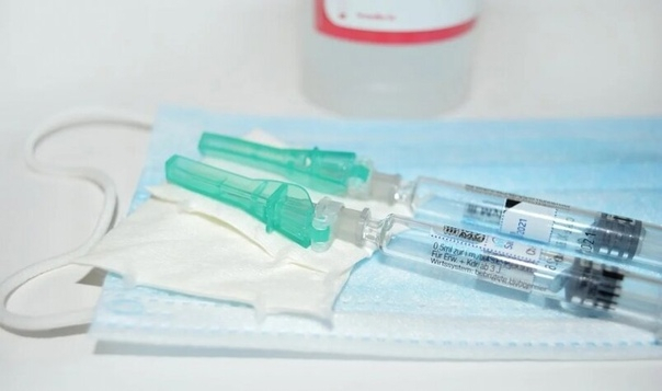 Влияет ли вакцина от коронавируса на деторождение, пояснили в Роспотребнадзоре