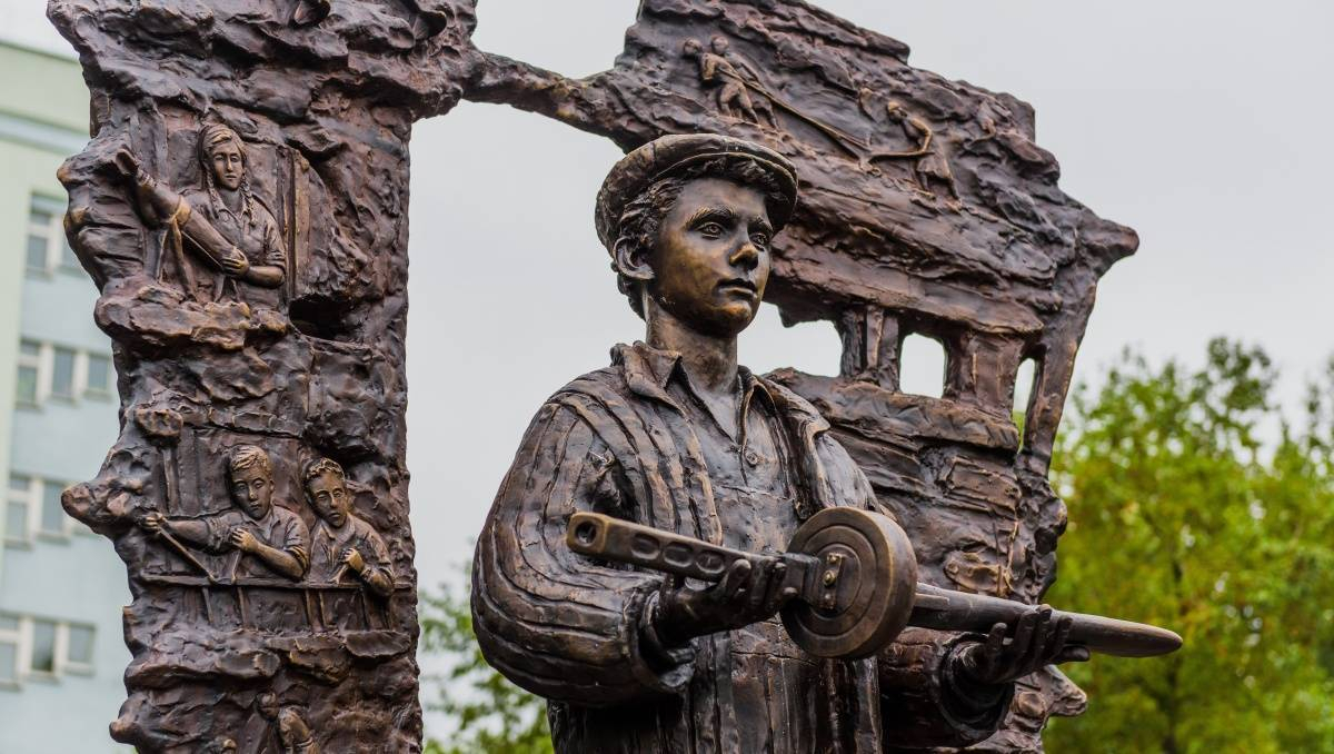 Жители региона поздравляют кировчан с присвоением областному центру звания «Город трудовой доблести»