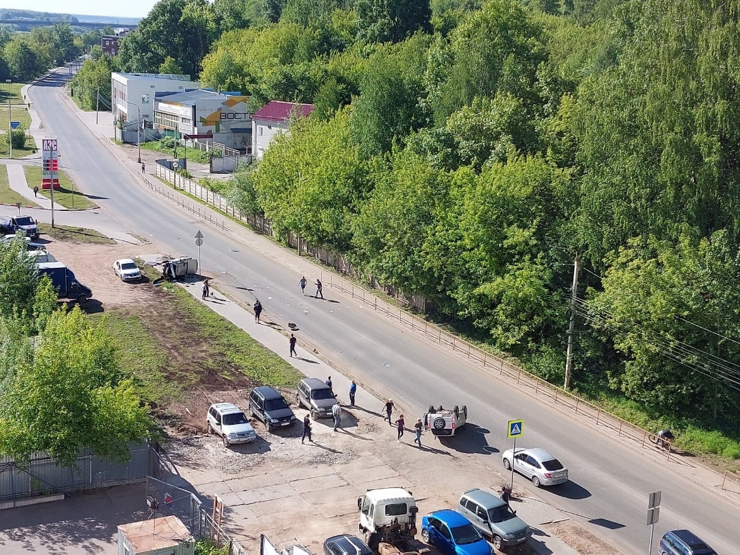В Кирове на улице Заводской случилось жесткое ДТП: приехала реанимация
