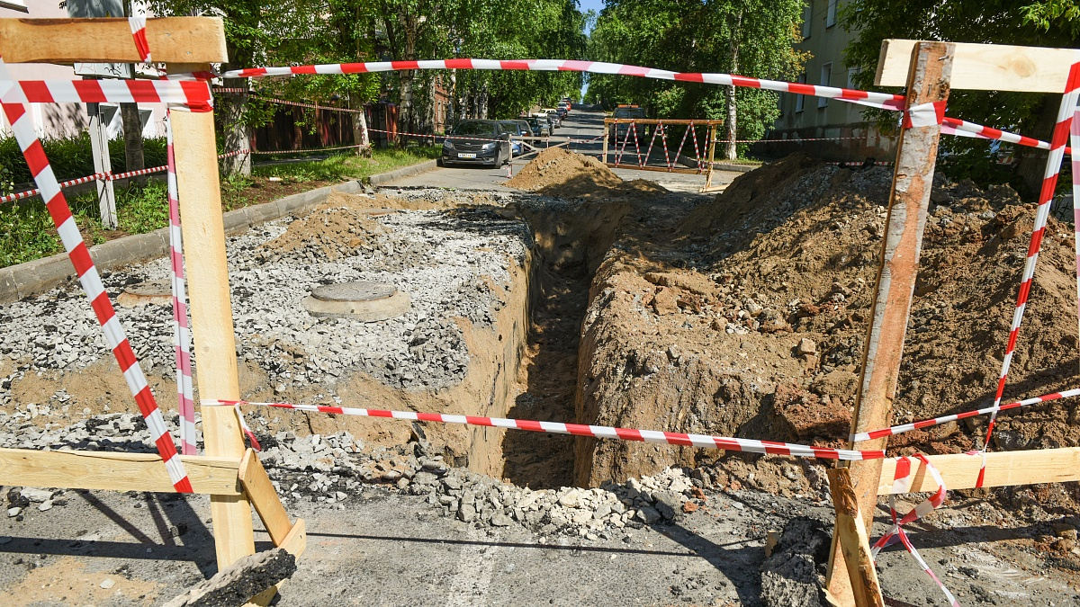 Из-за раскопок по трем улицам в Кирове нельзя проехать до середины месяца