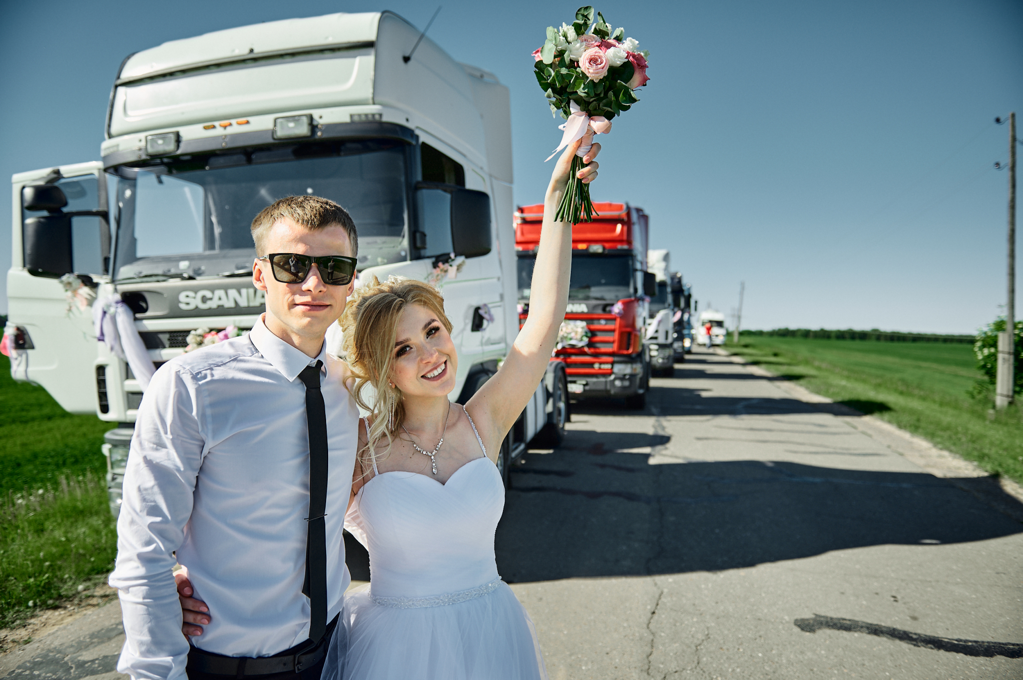 «Мы нашли организаторов свадьбы в шиномонтаже»: невеста из Куменского района о необычном торжестве