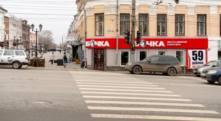 Владельцев вывесок в Кирове будут штрафовать за неправильное оформление рекламы на домах