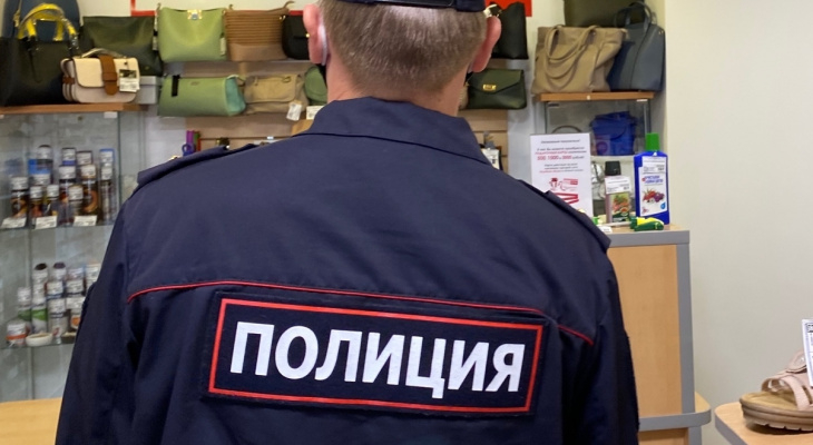 В Кировской области мужчина угрожал продавцам предметом, похожим на гранату