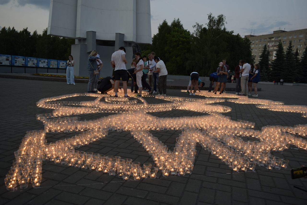 Кировчане выложили в парке Победы огромную картину из свечей