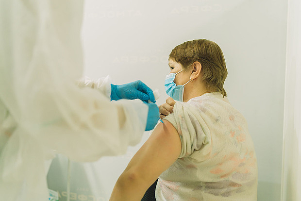 В центре Кирова продолжают работать пункты вакцинации от коронавируса