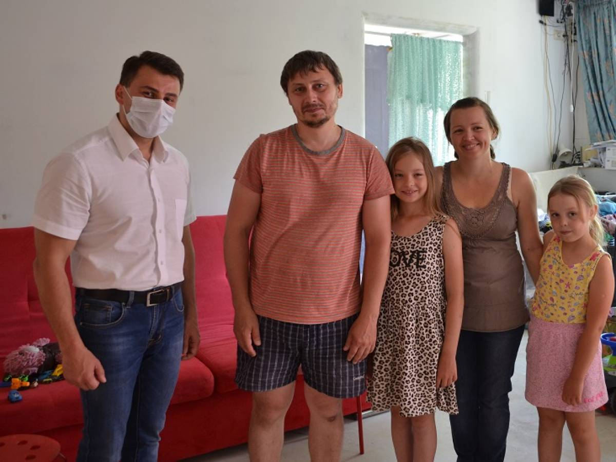 Главврач кировской городской больницы № 5  встретился с многодетной семьей